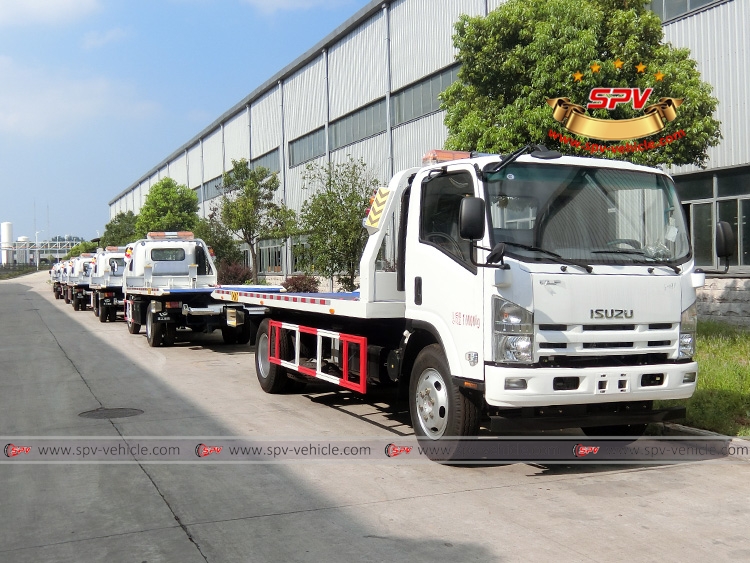 ISUZU Road Wrecker Truck - RF